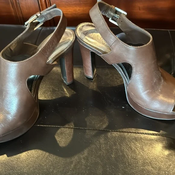 4” Brown sandals. Lovely. - Picture 5 of 5